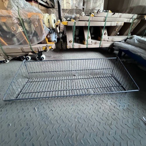 Slanted-Mouth Wire Cage